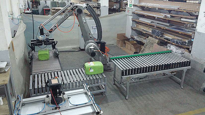 Anwendungsbeispiel: Robotik und Rollenfördertechnik